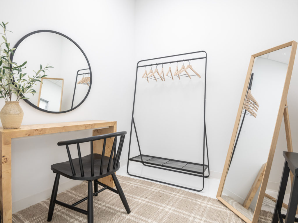 light box dallas studios dressing room with multiple mirrors for your events and photography sessions rent a studio in dallas texas